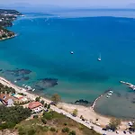 Garden View Poseidonas شقة